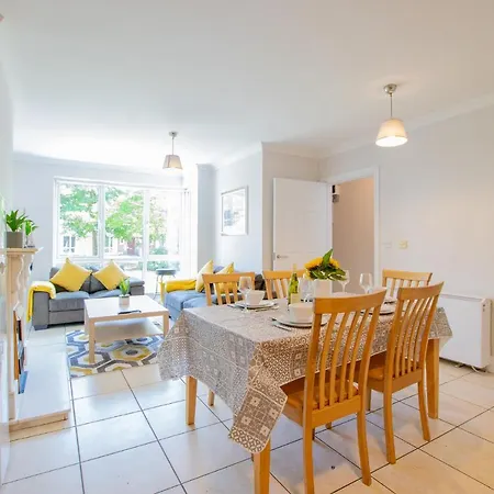 Casa vacanze 87 - 4 Bedroom Townhouse With Parking Galway
