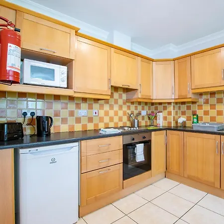 87 - 4 Bedroom Townhouse With Parking Голуэй